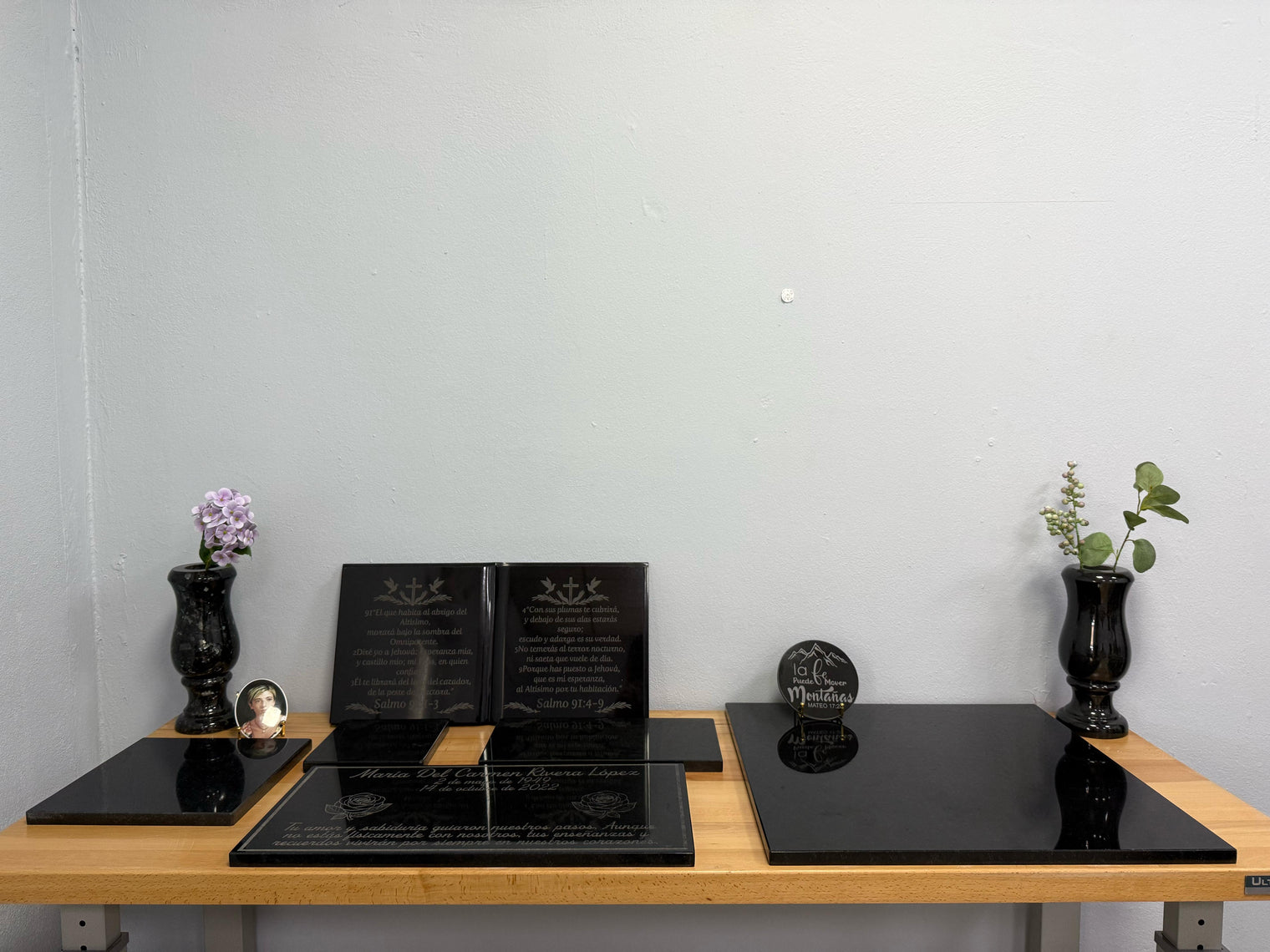 Lápida Grabada en Granito Mediana 16" x 8”